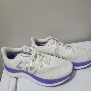 New Balance Propel Women's 10